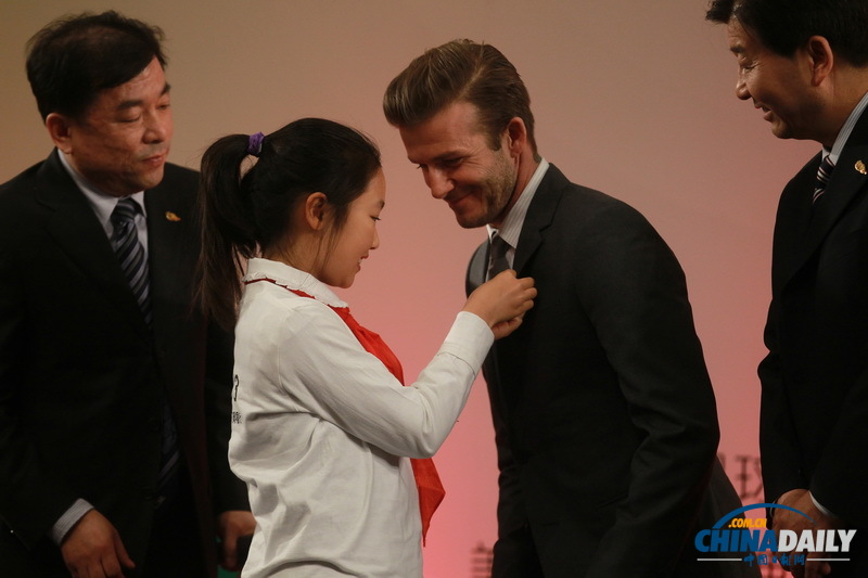 中超足球聯(lián)賽推廣大使貝克漢姆訪問北京二中并與學(xué)生互動