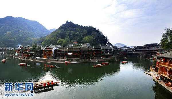 鳳凰148元門(mén)票60元?dú)w政府 評(píng):無(wú)疑與政府職能相違背