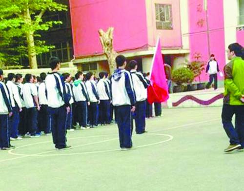 升旗儀式上的愛情表白