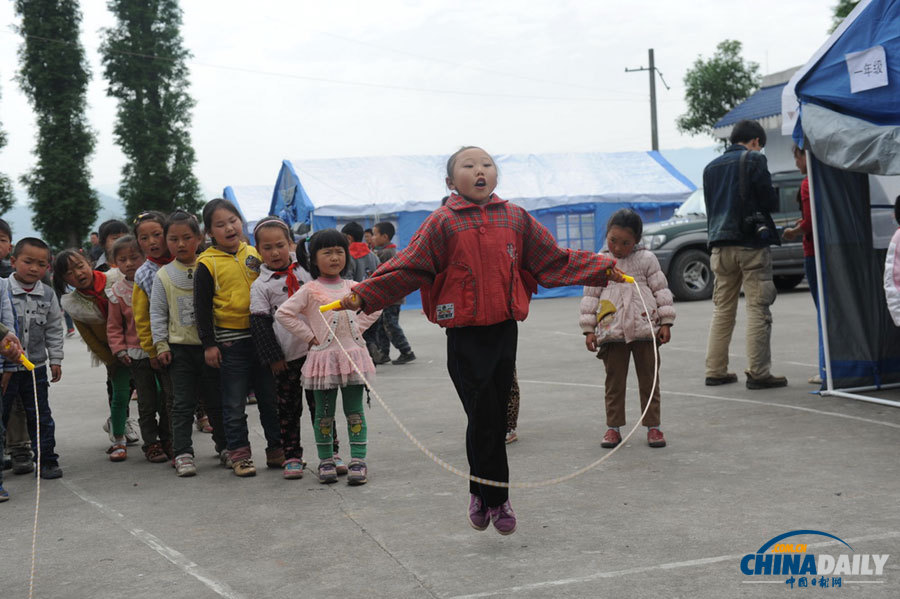 蘆山地震：天全縣首個帳篷學(xué)校開課