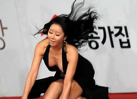 難堪！都是高跟鞋惹的禍