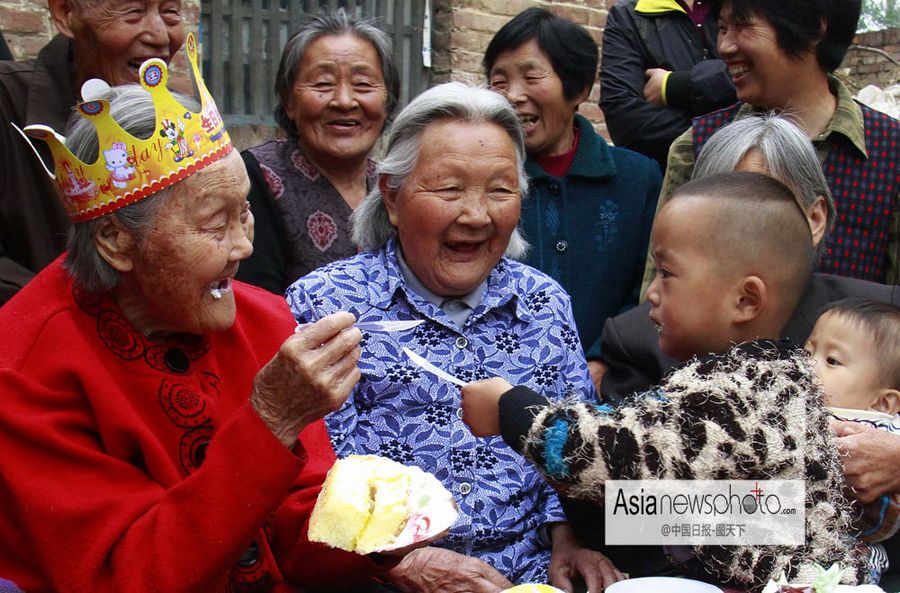 中國日報一周圖片精選：大學生畢業設計展