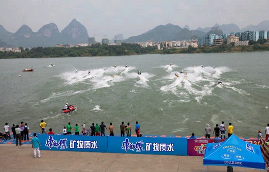 康師傅礦物質水助力柳州中國摩托艇聯賽 支持中國水上運動發展