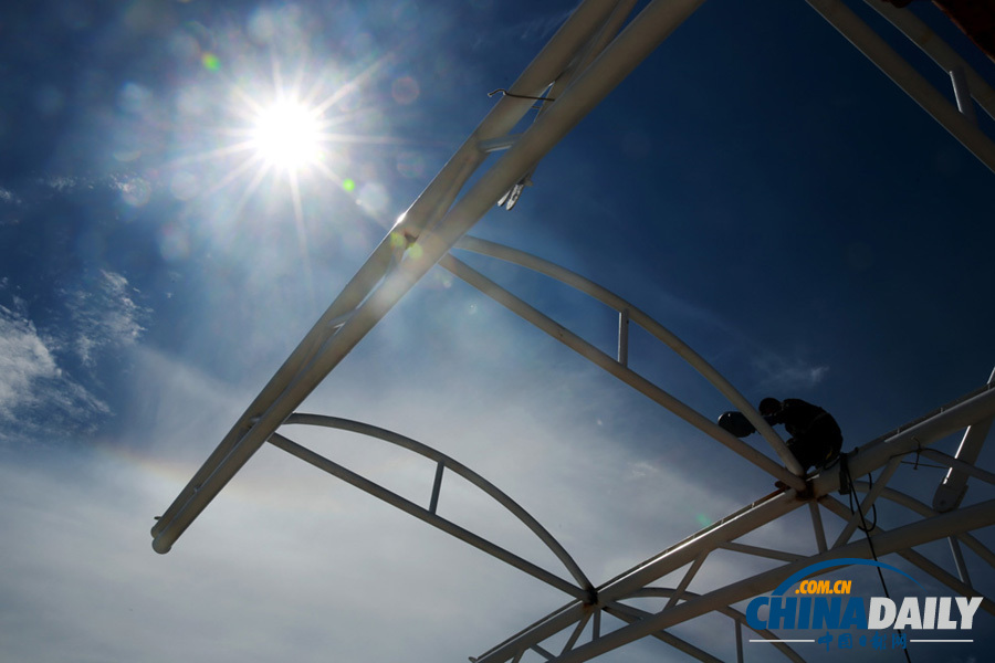 江西九江：烈日下的建設者