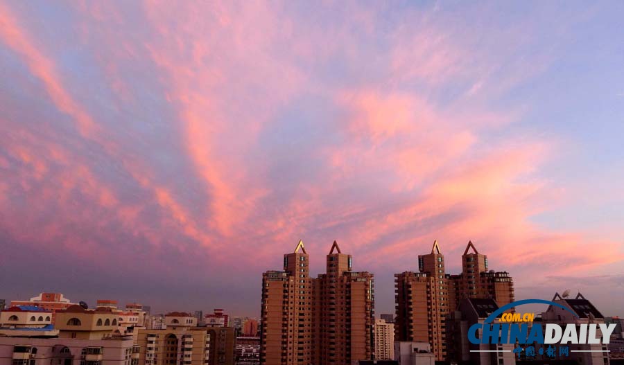 北京狂風暴雨后呈現奇異晚霞