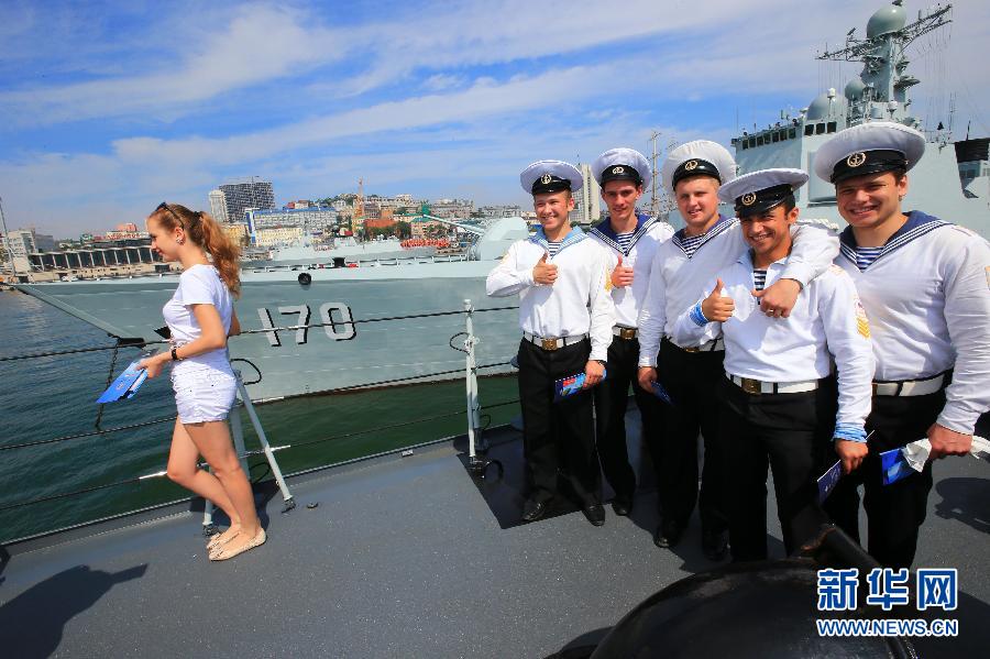 中國(guó)海軍參演軍艦向俄羅斯民眾開放