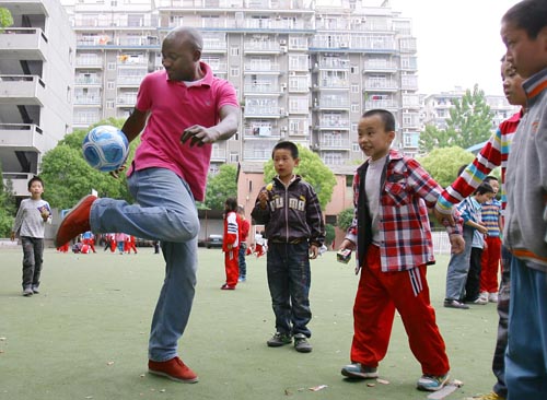 “洋雷鋒”阿達姆：公益之風 愛無國界