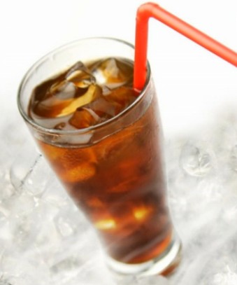 農(nóng)婦暴飲可樂死 胃像爆炸的氣球破爛無彈性