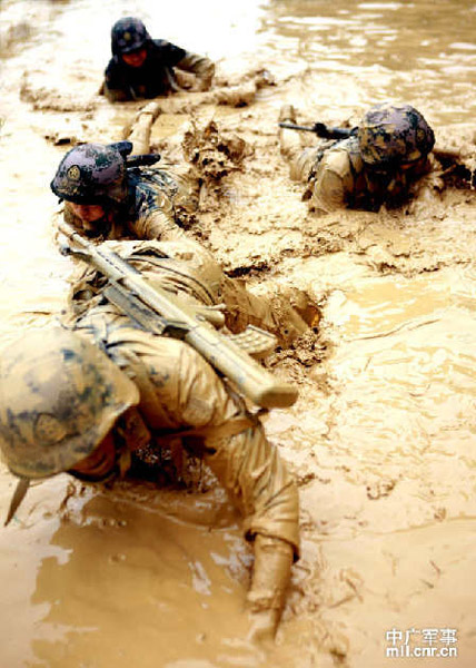 我軍特種兵極限獵人訓(xùn)練曝光 教官態(tài)度很粗暴