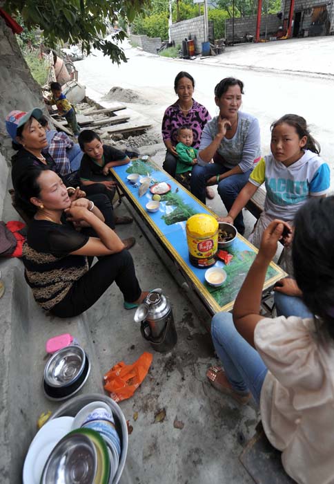 高清：川滇交界發(fā)生5.1級地震 迪慶消防官兵徒步挺進災區(qū)救援