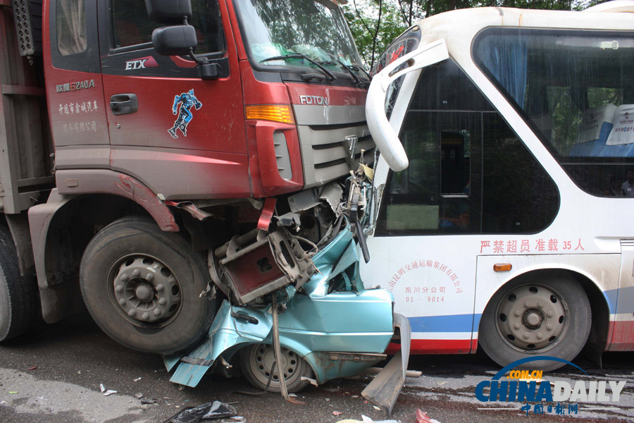 云南：巧家4車相撞致6人死亡