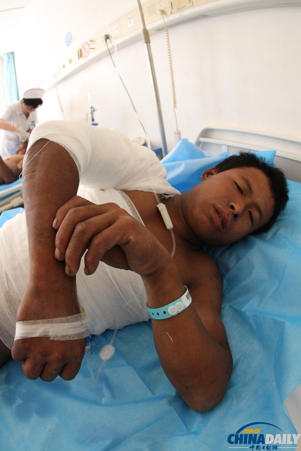 山東煙臺：救助直升機(jī)緊急救助燒傷漁民