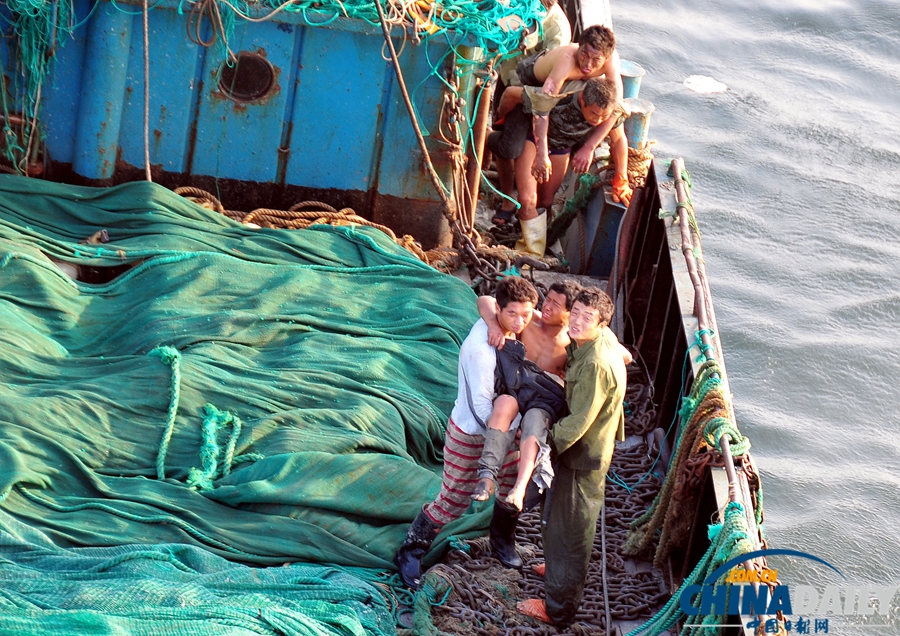 山東煙臺：救助直升機(jī)緊急救助燒傷漁民