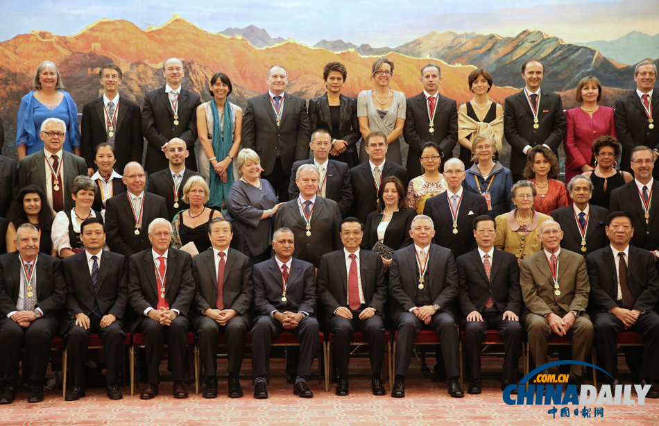 李克強會見2013年度中國政府“友誼獎”獲獎專家