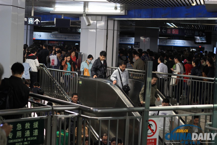 北京地鐵10號(hào)線列車信號(hào)故障 部分列車晚點(diǎn)