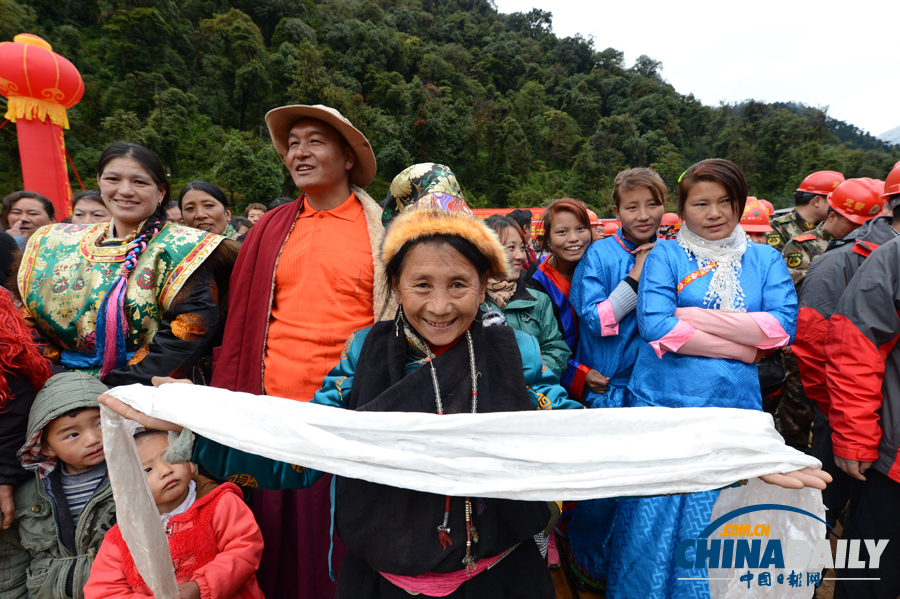 西藏：墨脫公路正式建成通車
