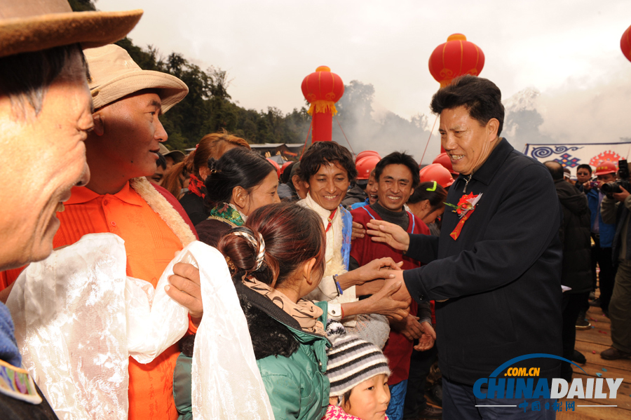 西藏：墨脫公路正式建成通車