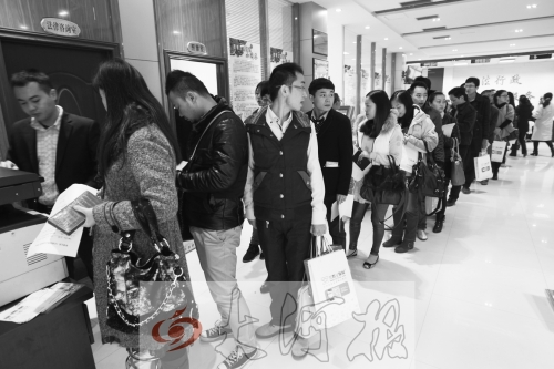 雙11鄭州1114對新人領證不及七夕 網(wǎng)友:忙網(wǎng)購去了