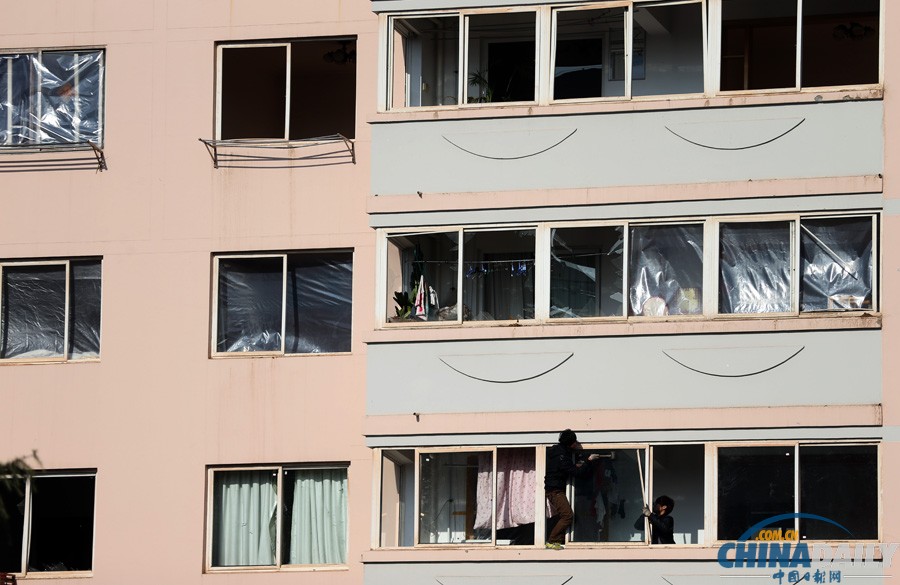 現場直擊：青島爆燃事故受災群眾排隊領餐