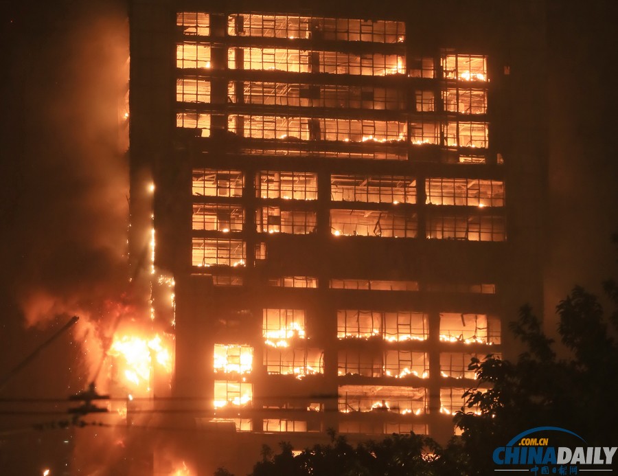 廣州建業(yè)大廈大火基本被撲滅 仍存塌樓風(fēng)險