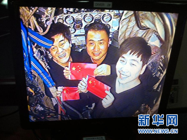 中國首次人工潛入300米深海“龍宮”探摸成功