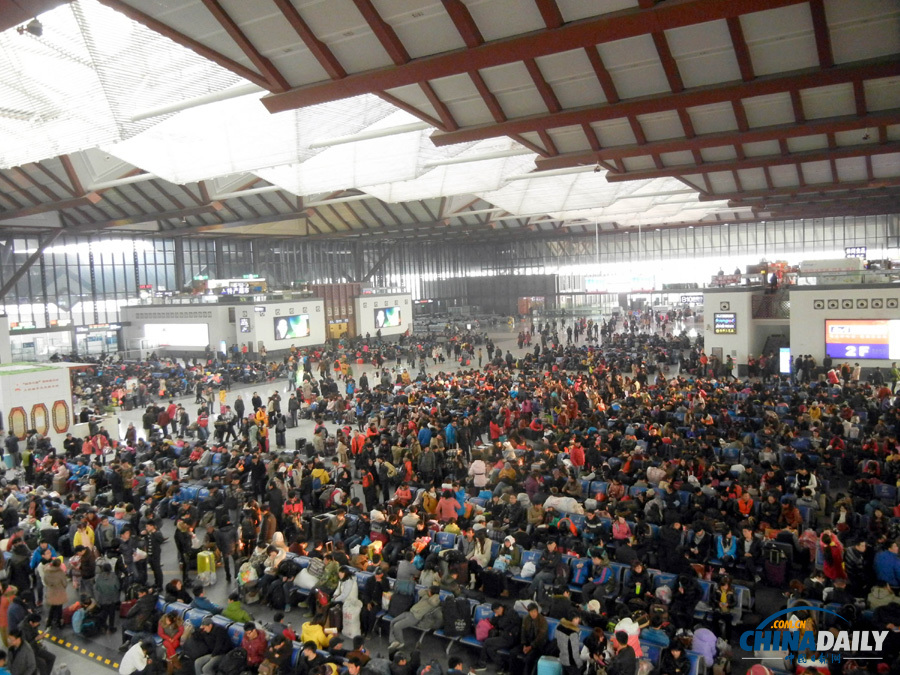 蘇州火車(chē)站迎來(lái)春運(yùn)前客流高峰