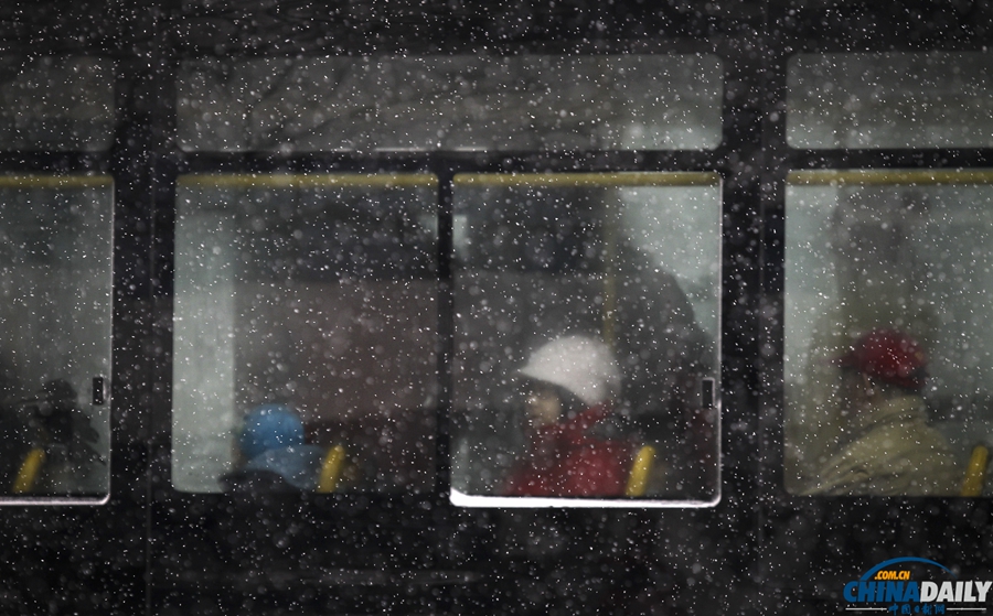 北京迎來馬年新春第一場降雪