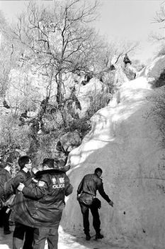 北京出動直升機(jī)營救39名被困驢友