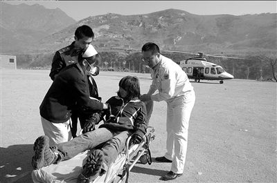 北京出動(dòng)直升機(jī)營(yíng)救39名被困驢友