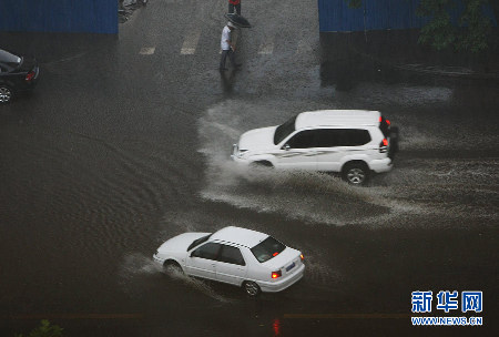 北京遭遇強雷雨天氣 部分地區積水嚴重