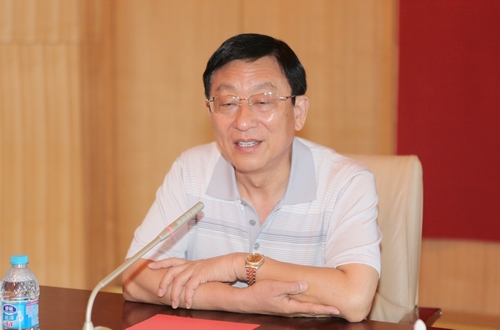 英語系60級校友向母校捐贈校慶禮物