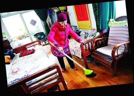 重慶一長(zhǎng)壽婆婆喜迎107歲生日 睡前泡腳成為長(zhǎng)壽秘訣