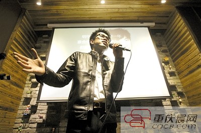 27歲公務員花千元開演唱會 網(wǎng)友：不務正業(yè)(圖)