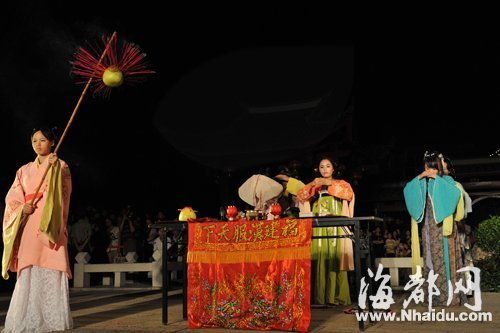 三坊七巷舉行中秋祭月活動 福州話誦古詩(圖)