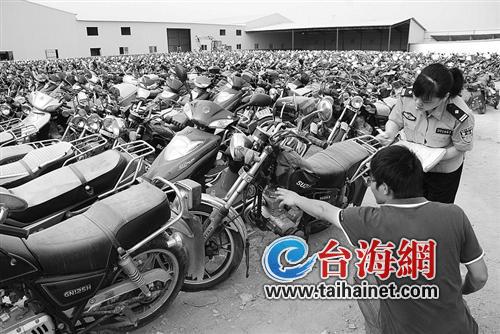 汽車無環保標志擬明年起限行 11個辦證點可領取