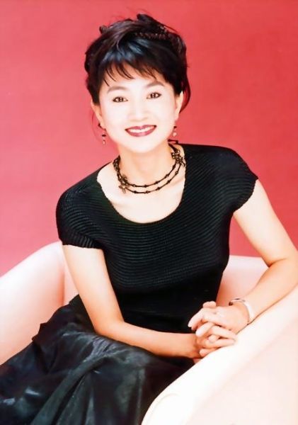 臺灣“帽子歌后”鳳飛飛病逝 生前清純照