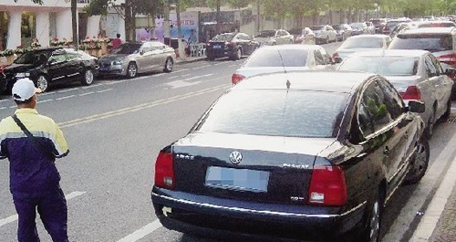 年進賬約2000萬 廈眾停車場管理公司卻齊喊