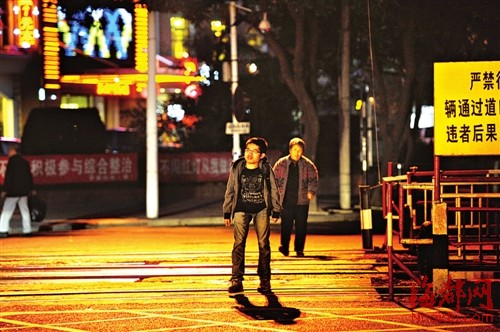 求職碰壁 廈門大學身殘博士福州街頭練攤(圖)