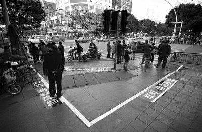 “二次過街等待區”首現福州 功能類似安全島