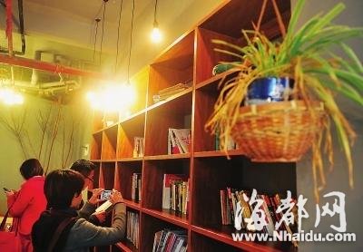 福州免費書吧躥紅受質疑 已貼出“轉讓”告示