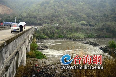 下水救兒父親不幸殞命 目前其兒子仍下落不明