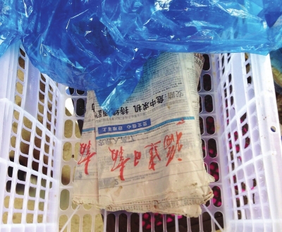 20斤重的水果箱墊了5斤濕報紙 商稱尚無法可依