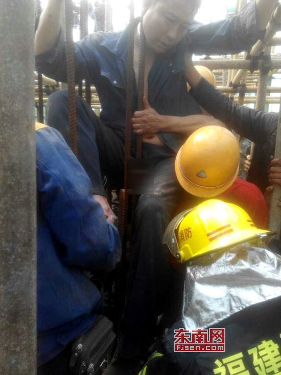 工人從兩米高腳手架跌樓 鋼筋刺穿“命根子”