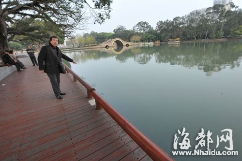 福州：為了撈回Phone5s手機(jī) 兩名壯漢跳西湖