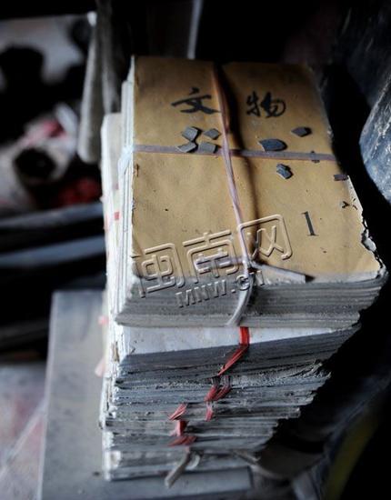 67歲考古專家半身癱瘓 盼有人幫清理6萬冊考古書