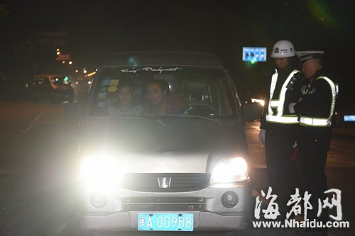 福州:濫用遠(yuǎn)光燈回潮 半個(gè)小時(shí)7名司機(jī)被查