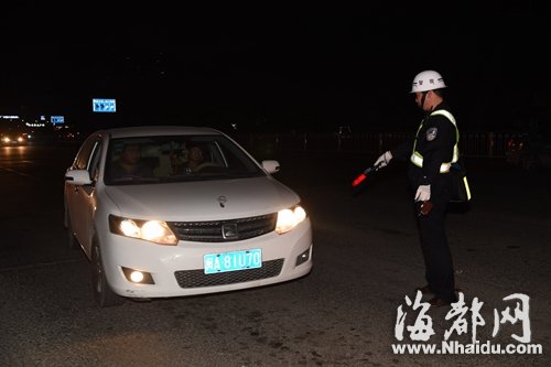 福州：濫用遠光燈回潮 半個小時7名司機被查