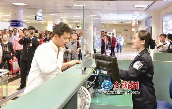 廈門迎首批過境免簽外國旅客 30秒辦完入境手續