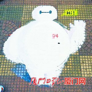 廈大林蔭小道現(xiàn)賣萌井蓋 