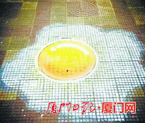 廈大林蔭小道現(xiàn)賣萌井蓋 